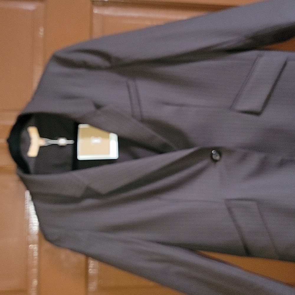 Ellen Tracy-Brown pin striped Blazer, collared with long sleeves. Size 8. NWT.